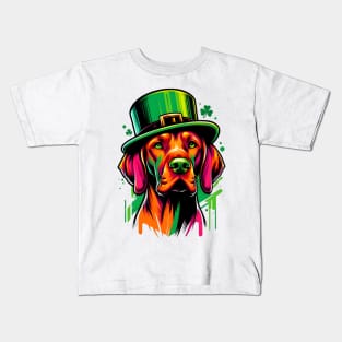 Vizsla in Leprechaun Hat Celebrates St Patrick's Day Kids T-Shirt